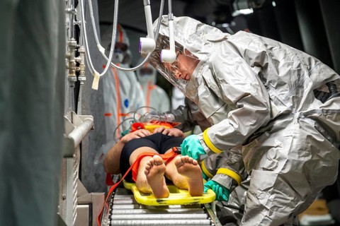 Decontamination of injured persons after an assumed accident involving hazardous substances, fire
