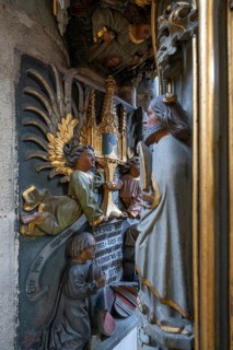 Donor figures with inscription plaque on the sacrament house in the late Gothic hall church of St