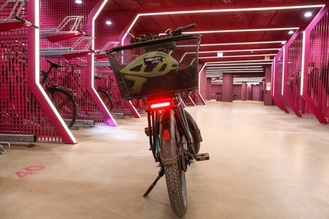 Bicycles are available in the bicycle parking garage at Potsdamer Platz. The parking garage offers