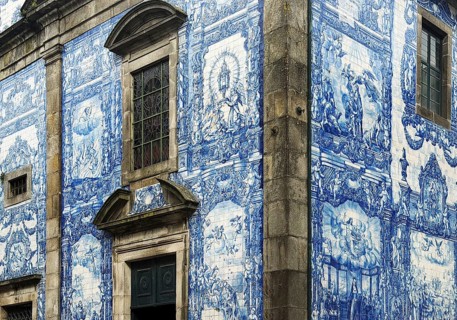 Capela das Almas de Santa Catarina, exterior façade decorated with 15947 azulejo tiles depicting