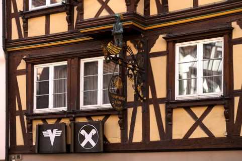 Wimpfener Bank nose sign, Volksbank, Raiffeisenbank, logo, half-timbered house, old town, Bad