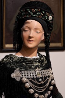 Frisian traditional costume from Föhr with headscarf and silver breast chain, Frisian Museum Wyk on