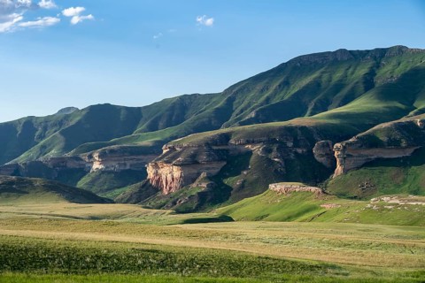 Grassland with sandstone rocks and cliffs, landscape in Golden Gate Highlands National Park, Free
