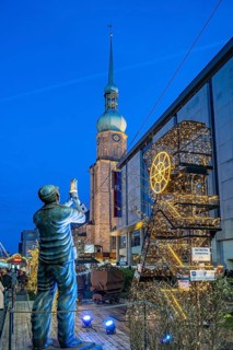 Light installation Förderturm with Bergmann and the Reinoldi Church at Dortmund's Christmas market