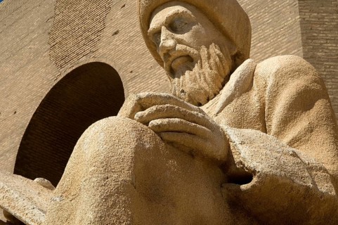 Erbil, Iraq. 30th September 2009 Statue of ibn al-Mustawfi, Kurdish historian born in the ancient