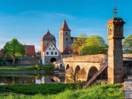 Ornbau im Altmühltal in the evening light, medieval stone bridge over the river Altmühl, Altmühl