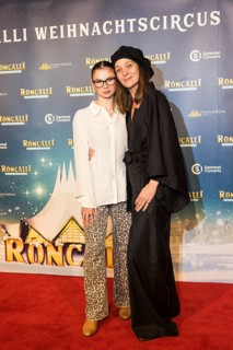 Jeanette Hain with daughter Malou Hain at the premiere of the 20th Original Roncalli Christmas