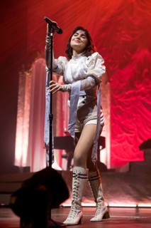 Abigail Morris, singer of The Last Dinner Party live at the Berlin velodrome on 22.02.2026