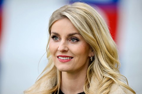 SKY presenter reporter Lisa Hofmann Portrait smiles soccer Bundesliga, Voith-Arena, Heidenheim,