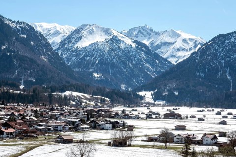 View of Oberstdorf in winter, mountains of the Allgäu Alps behind, snowy landscape, Oberallgäu,
