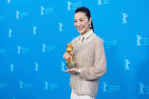Michelle Yeoh with the Golden Bear at the photo call at the Hyatt Hotel Berlin on 13.02.2026. The