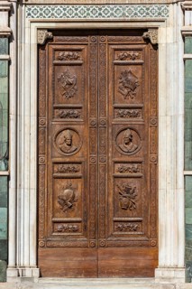Wooden door of the Cathedral of Santa Maria del Fiore, Duomo, building, architecture, history,