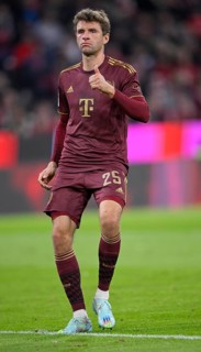 Thomas Müller FC Bayern Munich FCB, thumbs up, gestures, Allianz Arena, Munich, Bavaria, Germany