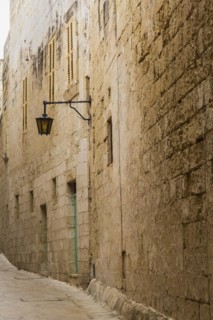 Alleyway in old medieval city of Mdina, Malta