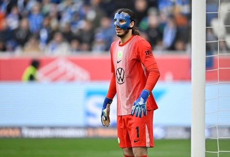 Goalkeeper Kamil Grabara VfL Wolfsburg (01) with carbon mask Soccer Bundesliga, PreZero Arena,