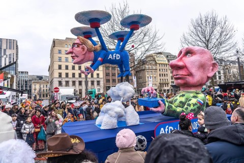 Rose Monday procession in Düsseldorf, theme car by wagon manufacturer Jacques Tilly, theme Putin