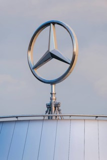 Merdedes star, Daimler, Mercedes-Benz branch, evening atmosphere, Stuttgart-Untertürkheim,