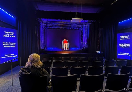 Hologram Theater Holo-Voices, communication with the eyewitness hologram by Inge Auerbacher,