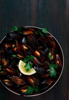 Fresh, Boiled mussels, Black Sea, with parsley and lemon, no people, top view