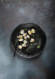 Black spaghetti vongole, venerki, homemade, without people