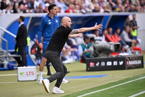 Christian Ilzer TSG 1899 Hoffenheim on the sidelines Gesture Gesture Behind Co-coach Benjamin