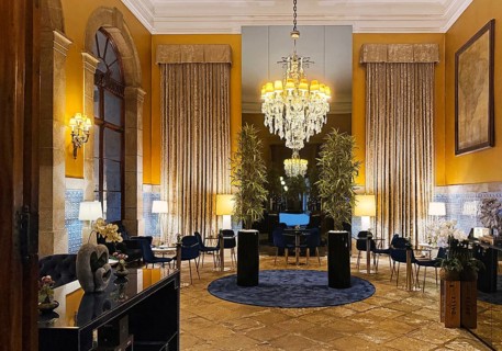 Interior view, O COMERCIAL Hotel restaurant in Palácio da Bolsa, UNESCO World Heritage Site, Old