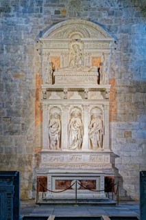 Altar of Saint Regulus, Altare di San Regolo, sculptor Matteo Civitali, Cathedral, Cattedrale di