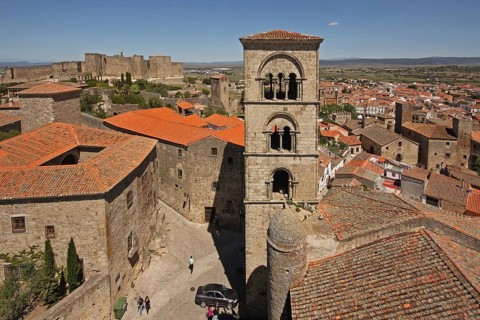 Santa Maria La Mayor and cityscape with Castillo, Castle, Trujillo, Extremadura, Spain