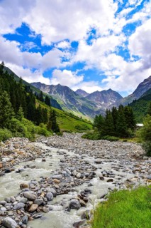The Pitzbach in the Pitztal, in the background (from left to right) Innere Schwarze Schneid (3365