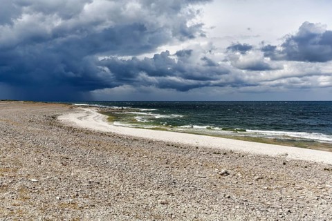 Lonely pebble beach, dramatic storm clouds, rain showers, Langhammars Nature Reserve, Fårö Island,