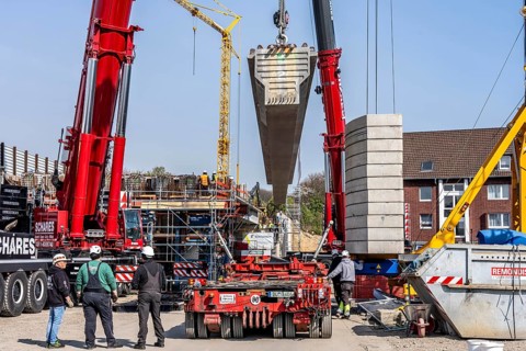 First part of the assembly of the new, 120-meter-long A516 motorway bridge, across Teutoburger
