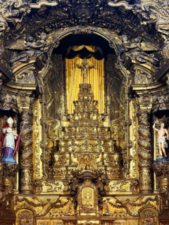 Igreja Paroquial de Santo Ildefonso, interior with altarpiece by Italian artist Nicolau Nasoni, old