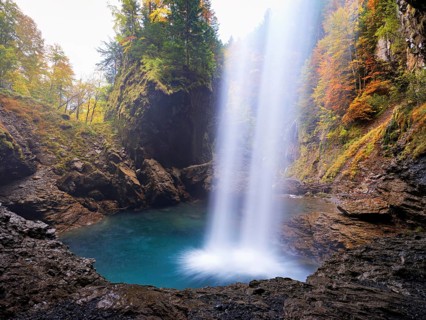 Waterfall mountain list in autumn-colored surroundings, Linthal, Klausenpass, Canton of Glarus,