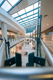 Long view through a shopping centre with an impressive glass cover, Sterncenter Sindelfingen,