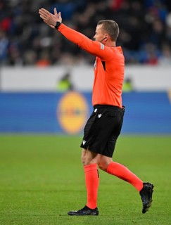 Referee Referee Morten Krogh (DEN) Gesture Gesture Europa League, PreZero Arena, Sinsheim,