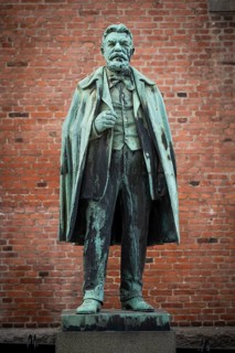 Bronze statue of Carl Jacobsen, Danish brewery entrepreneur, art collector and benefactor, in front