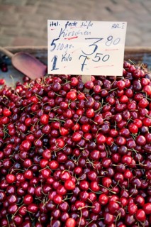 Cherries from Italy at a market stall, Hanover, Lower Saxony, Germany, Europe, Kirschen aus Italien