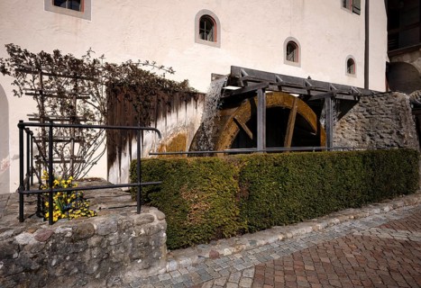 Water wheel, mill wheel, mnemonic in front of the municipal museum and cheese making museum, old
