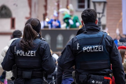 The Frankfurt Shrove Tuesday Parade is moving across the Römerberg in Frankfurt am Main, Römerberg,