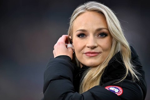 SKY presenter reporter Katharina Kleinfeldt, portrait smiling, soccer, Bundesliga, PreZero Arena,