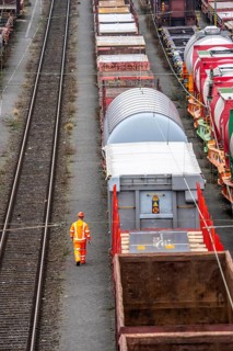 Shunters, check the assembled freight cars at the Hagen-Vorhalle marshalling yard, is one of the 9