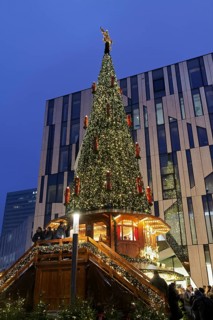 Christmas tree and mulled wine stand at Kö-Bogen I, Glühtürmchen, Königsallee, Düsseldorf, North