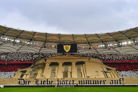 Choreo, choreography, fan action, Rotenberg grave chapel with inscription Die Liebe Nimmer auf