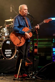 Günther Sigl, singer of the Spider Murphy Gang live on The Acoustic Tour Unplugged at Berlin's