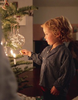 Toddler at the Christmas tree at the family Christmas party, Bonn, 24.12.2023. Toddler at the