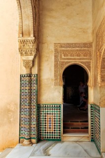 Patio del Cuarto Dorado, arabesque Moorish architecture, arched doorway, Nasrid palaces, Alhambra,