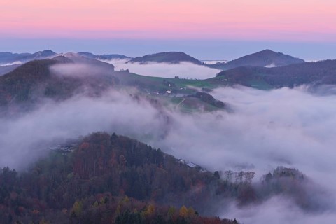 View from the Gisliflue of the Jura foothills covered in fog from the left, Wasserfluh,