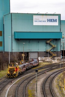 Hüttenwerke Krupp-Mannesmann, HKM in Duisburg, goods train with new steel slabs leaving the halls