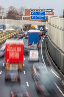 Motorway A40, Ruhrschnellweg, city centre of Essen, exit Essen-Frillendorf, Spurbus route, this