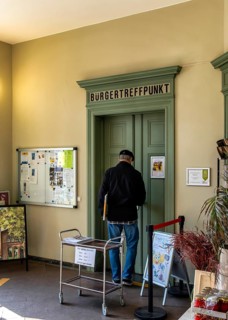 Entrance to the community meeting point in the lobby of the Lichterfelde West S-Bahn station,